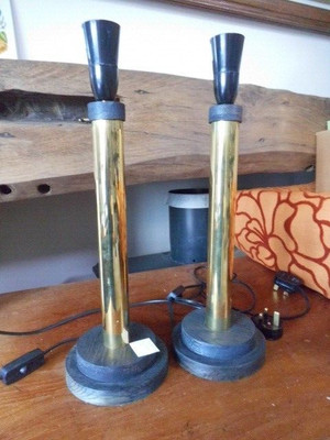 Messing Säulen Tischlampen Handarbeit Paar mit Holzsockeln 44 cm hoch