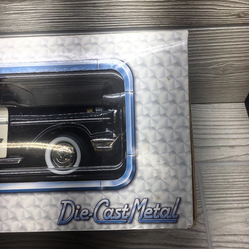 NUOVO Die-Cast Metal Classic Collection Capo Polizia Chevrolet Bel Air 1957 1:18 - Foto 13 di 14