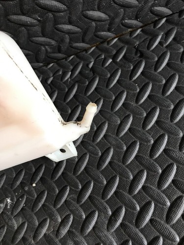 Isuzu Nqr 5.2 Tdi Engine 4Hk1 2008 Year Rexpansion Fluid Tank - Picture 2 of 9