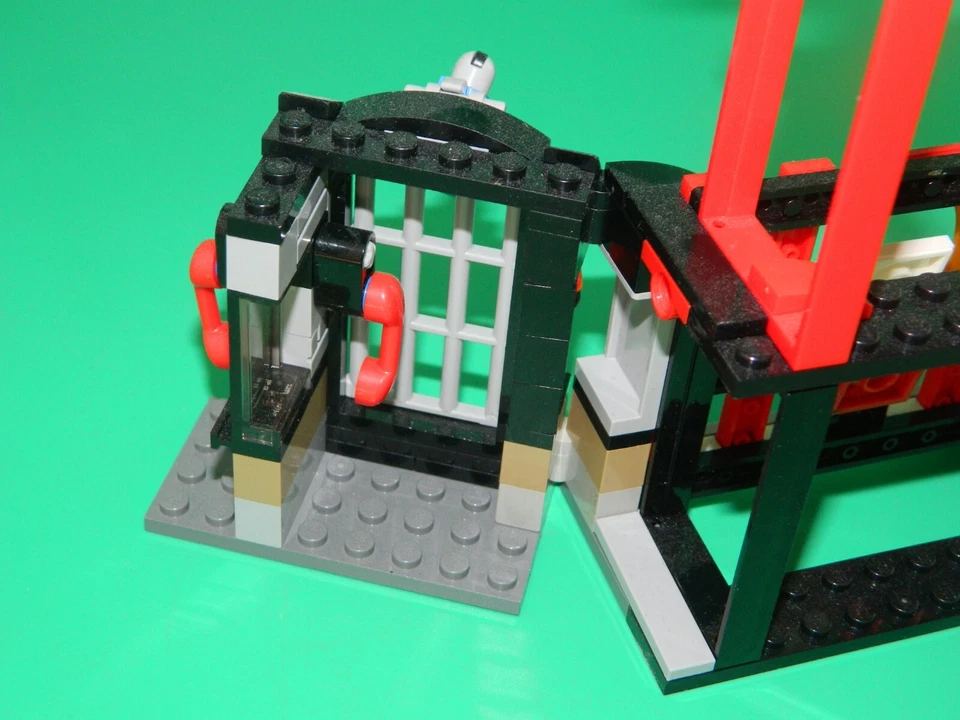 LEGO Ninjago 70591 Kryptarium Prison Breakout, photo 4 of 5