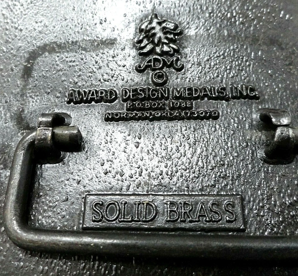 Medallas de diseño de premio vintage de latón macizo con hebilla de cinturón End of the Trail de colección años 70 . CVB484 Foto 4 de 4