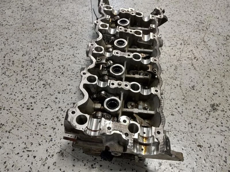 Mercedes-Benz ML63 2012 culata lateral izquierda 5,5 L AWD 8CYL Foto 3 de 4