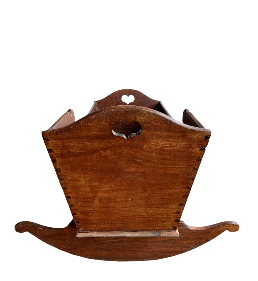 Cuna de caoba de finales del siglo XVIII corazón cola de milano construcción muñeca cuna Foto 4 de 4