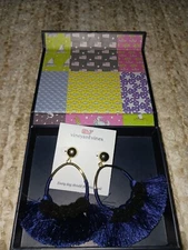 NWOT Vine Yard vines Navy tassel drop   earrings 