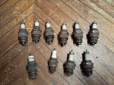 Lot of Antique Champion Spark Plugs & 1 Defiance