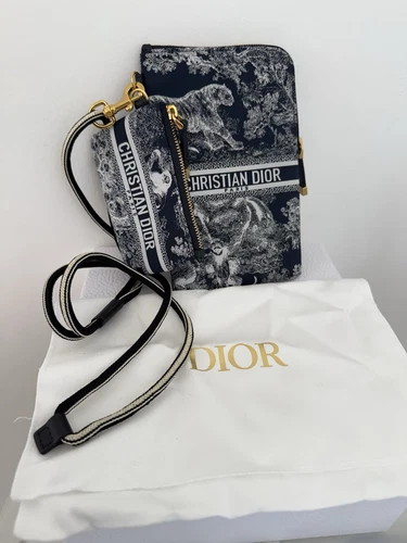 Dior RARE Toile De Jouy POCHETTE MULTI USAGE NEUVE, bleue