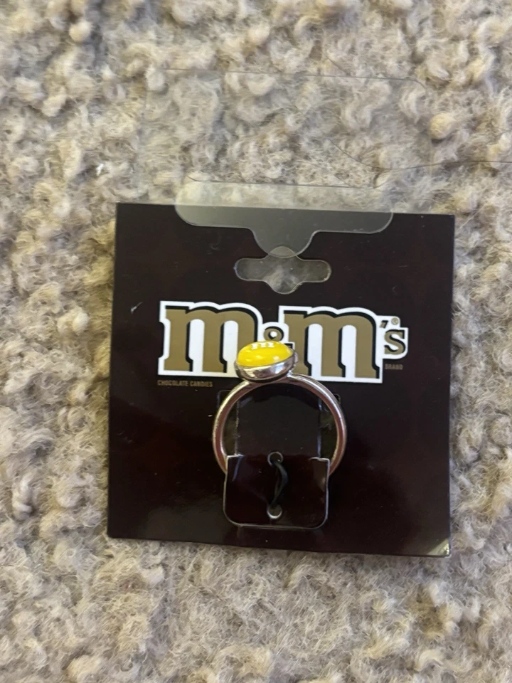 Anillo M&M Amarillo Con Tono Plata Nuevo Joyería Monet Foto 3 de 4