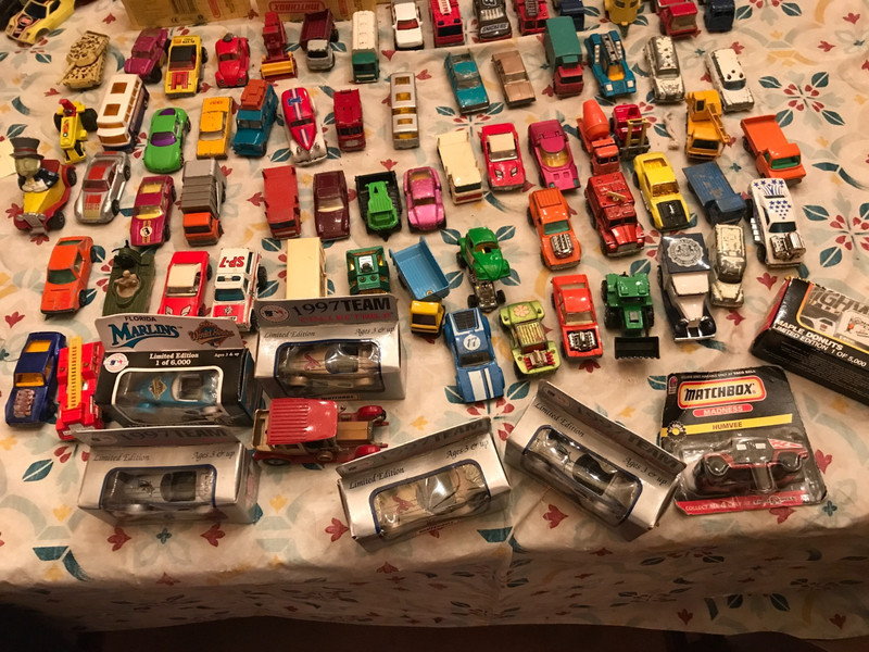 LOT OF 70 PLUS MATCHBOX CARS AND TRUCKS 