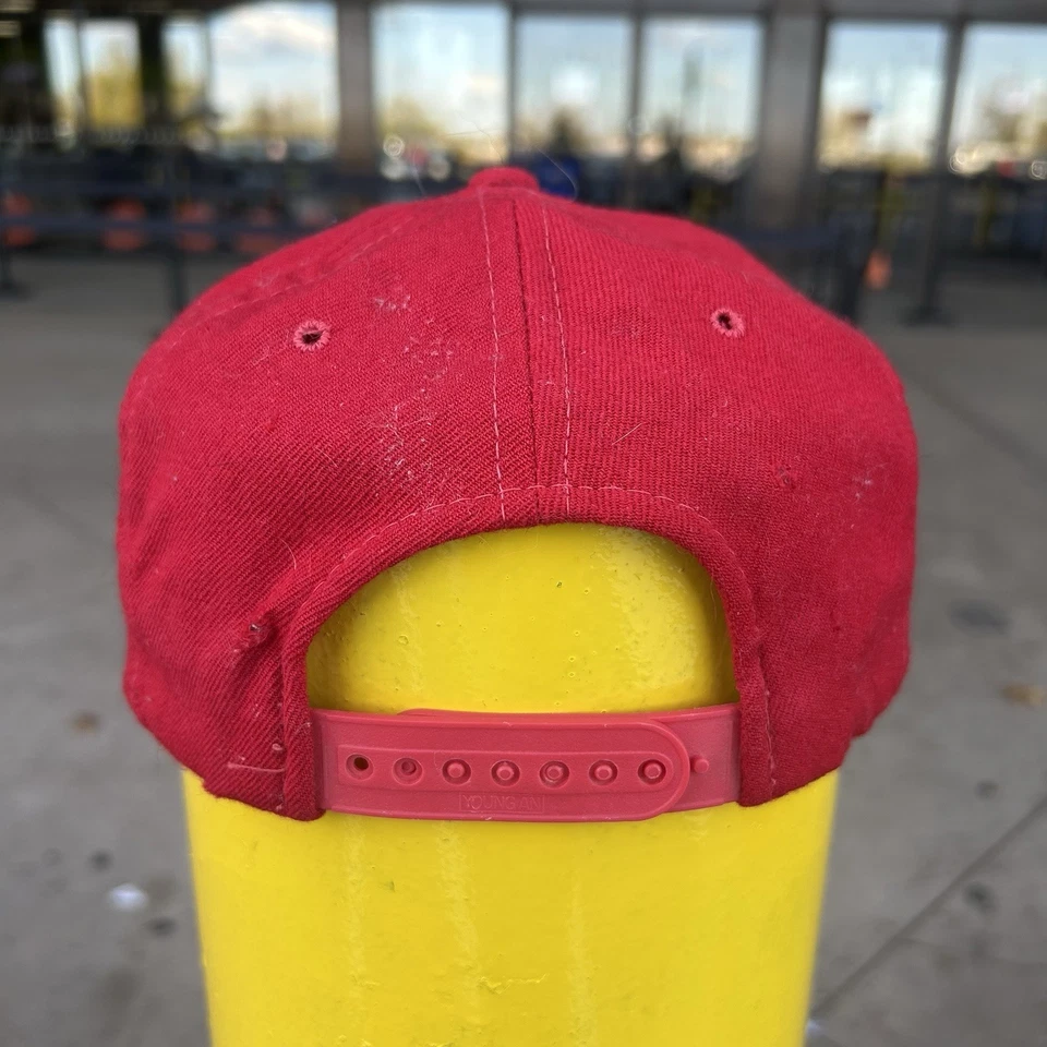 De colección UNLV Runnin Rebels Deportes Especialidades Script Snapback Gorra Gorra Roja De Colección Foto 2 de 4