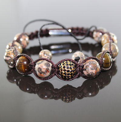 Handgefertigtes Makramee-Armband mit Natur-Perlen und funkelndem Zierstein -Boho