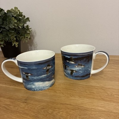 Papageientaucher im Flug Bone China Tassen x2 von Julian Friers | makellos