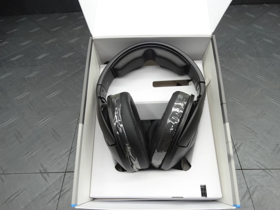 Sennheiser Wired Headphones 150 Ohm Closed-Back Hi-Res Audio HD-620S Foto 2 de 4