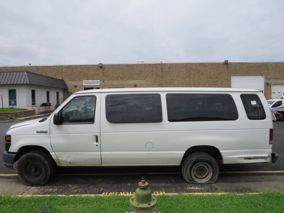 Ford Van E350 2009 guardabarros derecho Oxford blanco YZ Foto 4 de 4