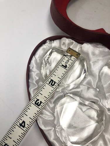 Oleg Cassini Diamond Cut Clear Crystal Paperweights in Heart Box Of 3 VtG - Picture 6 of 14