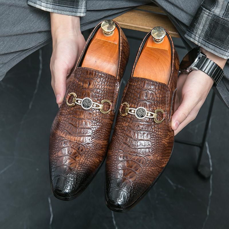 SAOLA Abito da uomo britannico punta casual stampa alligatore scarpe slip on derby formali