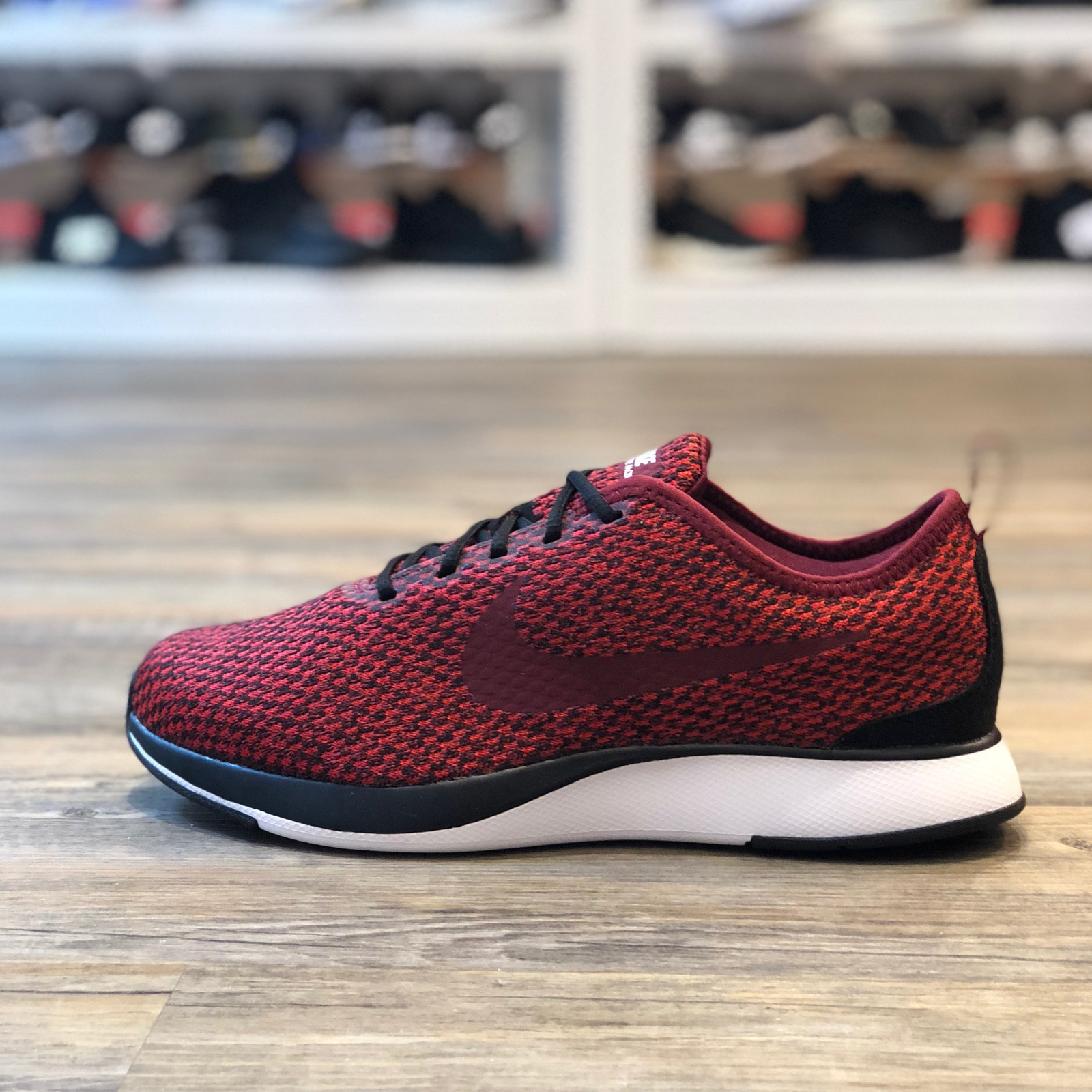 Nike Dualtone Racer Gr.38,5 Schuhe Sneaker rot schwarz Turn Sport 943575 002 Nike Dualtone Racer Gr.38,5 Schuhe Sneaker rot schwarz Turn Sport 943575 002