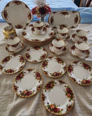 Beautiful Royal Albert Old Country Rose Dinnerware 6 Settings . Made In England!