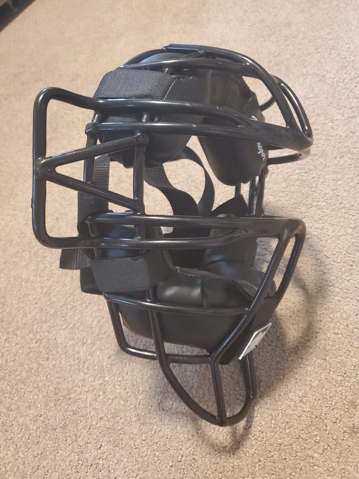 MacGregor Umpire Black MCB 29 Pro Series Mask - Image 4 of 4