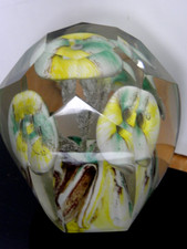 RAR Paperweight  Briefbeschwerer  transparent innen Muschel facettiert
