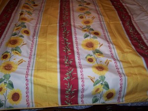 EUC  Made In France  68" x 70"  SUNFLOWER Cheerful Yellow & Red  Poly Tablecloth
