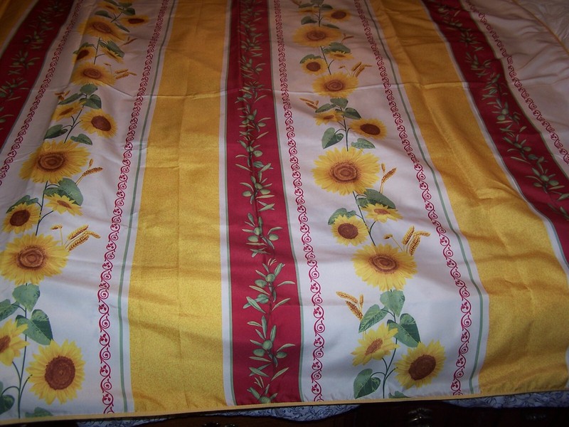 EUC  Made In France  68" x 70"  SUNFLOWER Cheerful Yellow & Red  Poly Tablecloth