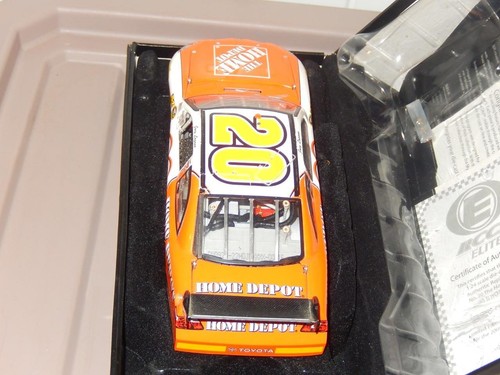 Action Elite Joey Lagano Rookie Jahr handsigniert 216 von 1000 2009 Toyota Camry - Bild 2 von 7