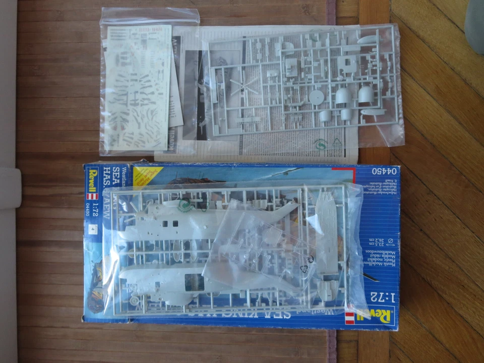 Westland Sea King HAS.6/AEW - Scala 1/72 - Revell 04450 - Immagine 3 di 3