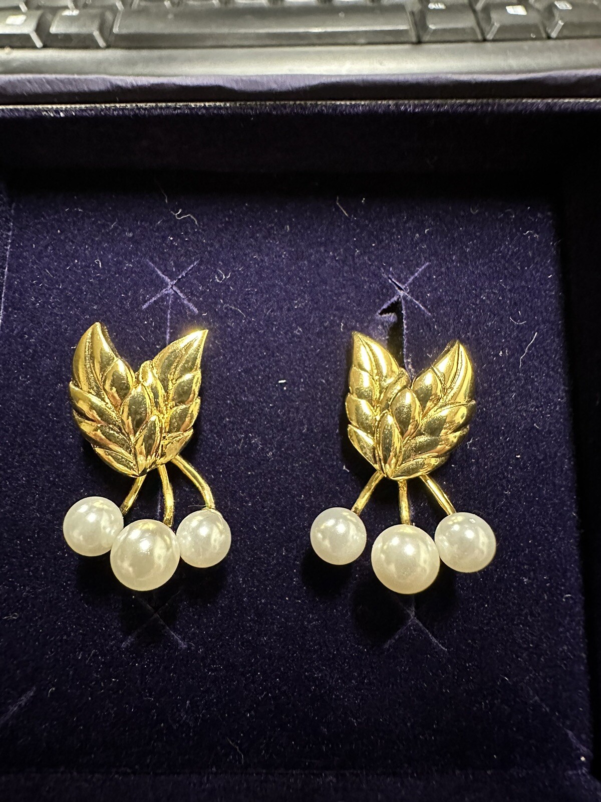 Elizabeth Taylor QVC Faux Gold Leaf Earrings With 3 Dangling Pearls eBay