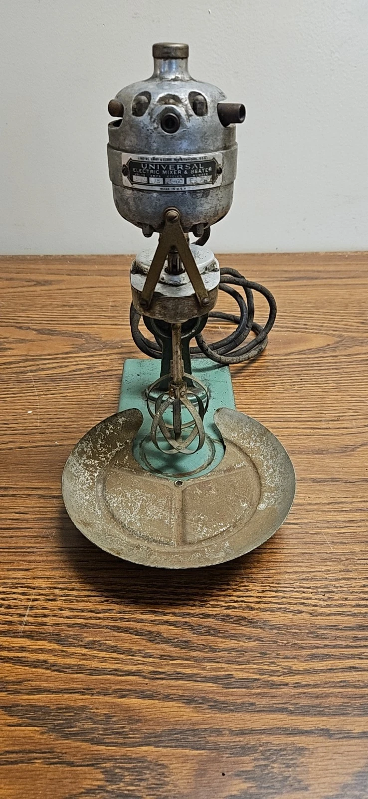 Vintage Universal Mixer And Beater Stand Mixer
Opens in a new window or tab