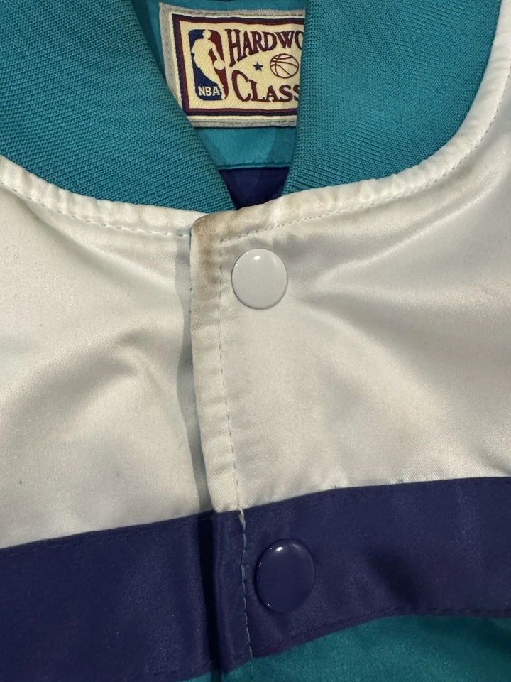 Mitchell & Ness HWC Charlotte Hornets Satin Jacket 2XL – Teal/White - Image 3 of 4