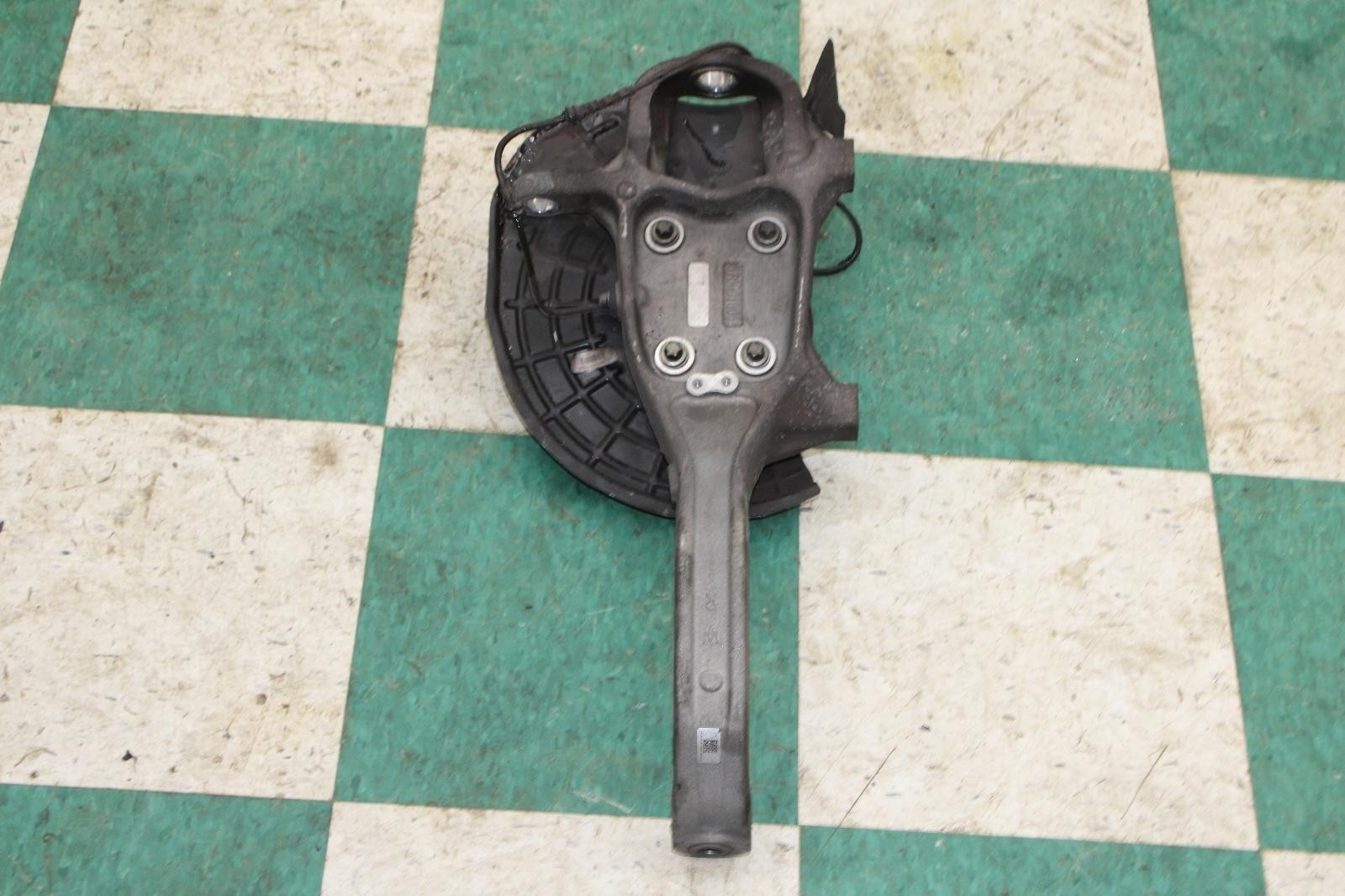 Maserati Ghibli 2014-2017 Front Right Steering wheel hub