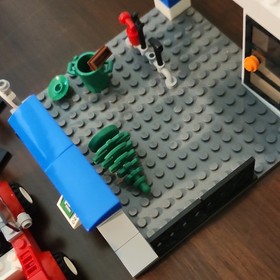 LEGO Juniors Gas Station 10659 Complete Set with Minifigures Red Car No suitcase