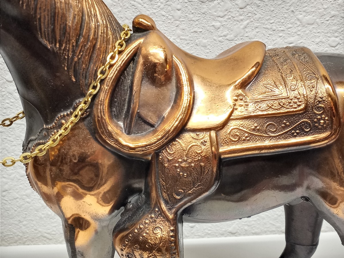Vintage CAST METAL HORSE & SADDLE FIGURINE USA 10