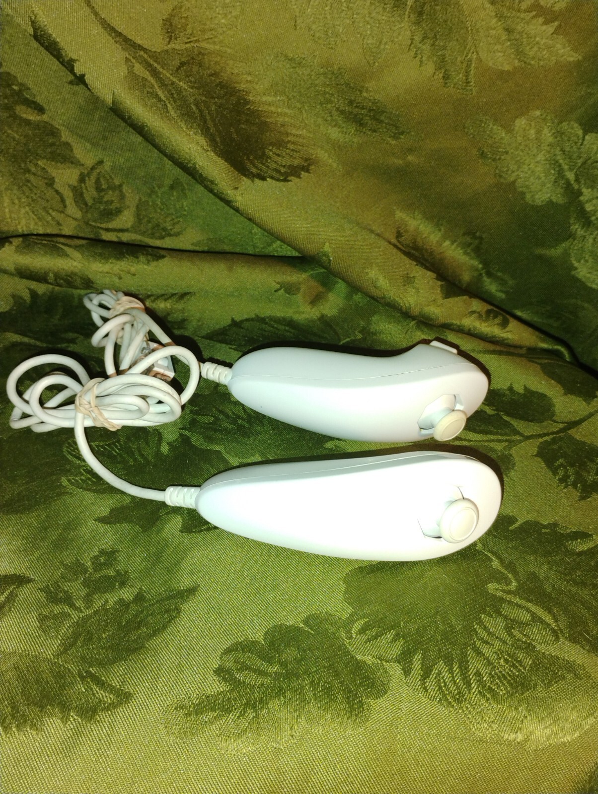 Nitendo Wii Lot of 2 Nunchuks oem Authentic Tested And Works Free shipping