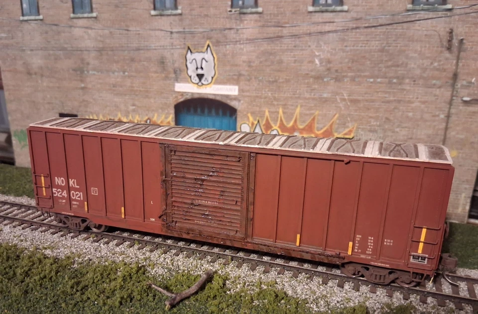 Light Weathered Nokl Berwick Boxcar Atlas - Image 2 of 4