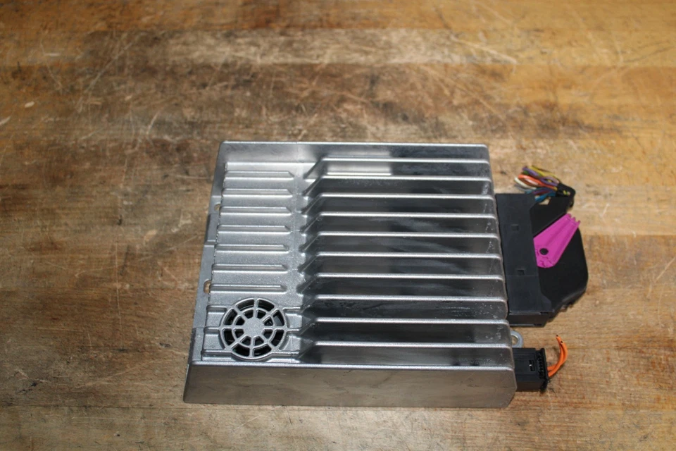 Mercedes Benz E350 2010 amplificador trasero Harman Becker amplificador de radio Foto 2 de 4