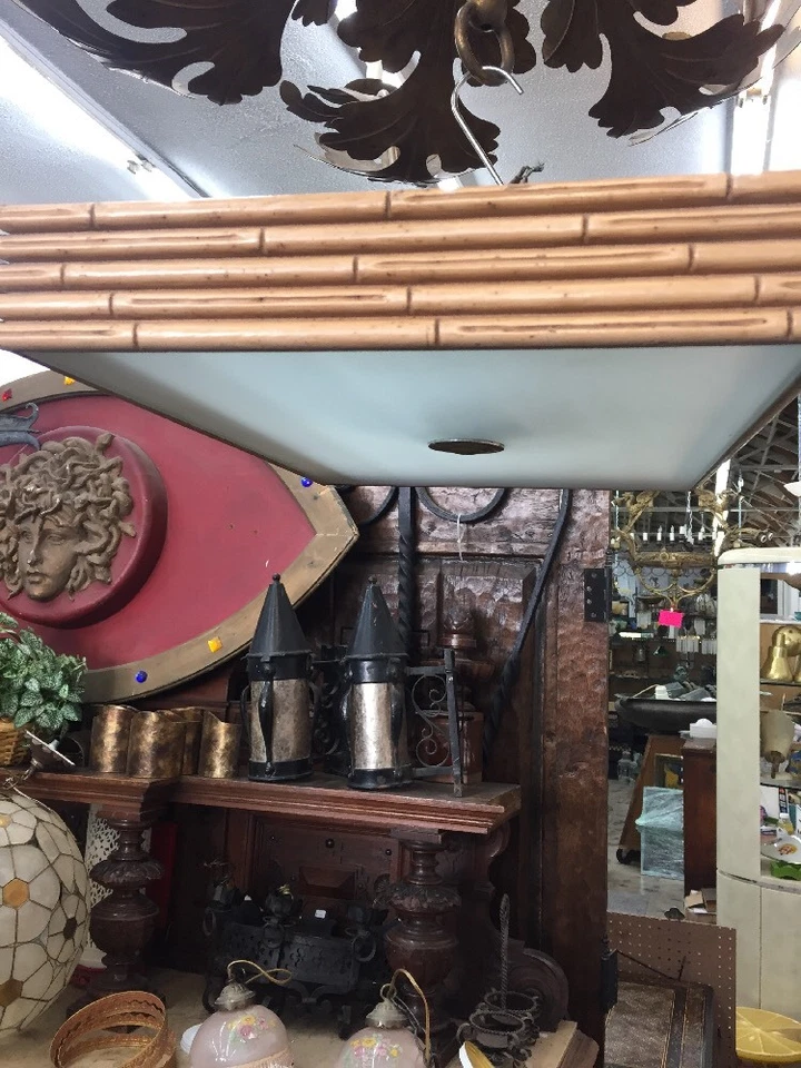 Accesorio de techo de bambú y vidrio Mid Century Foto 2 de 4