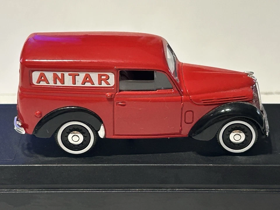 SOLIDO 1/43 RENAULT JUVAQUATRE 1952 ANTAR Ref 45103 - Photo 2/3