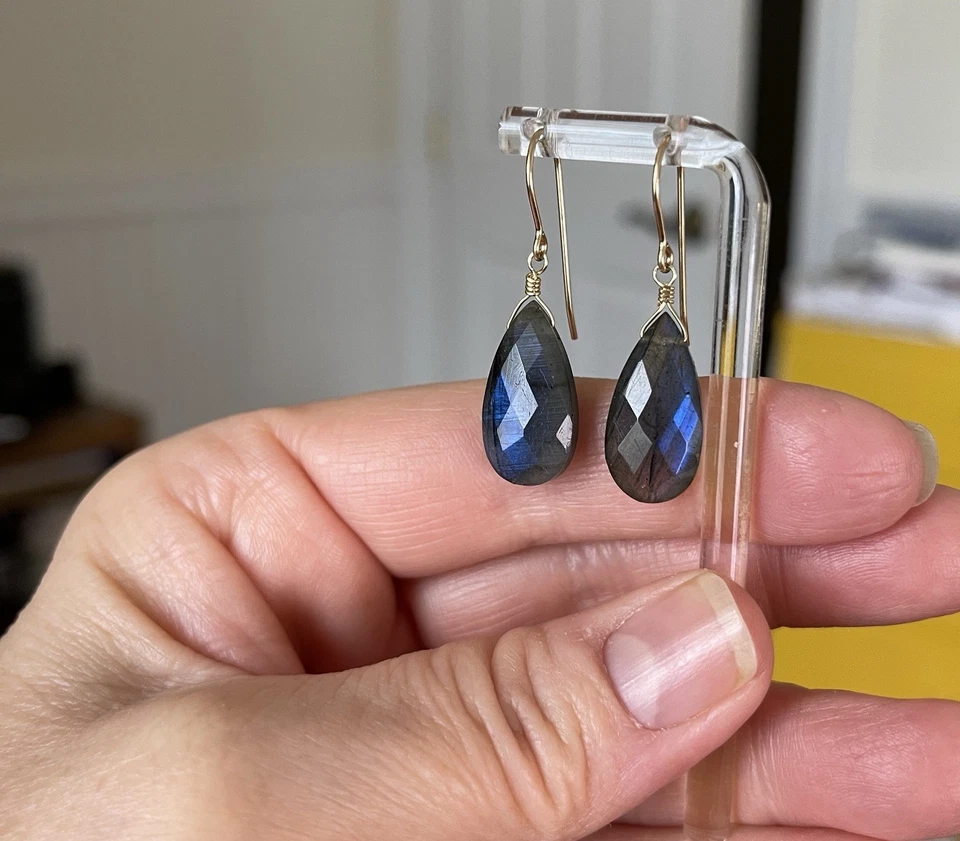 Labradorite Earrings Natural Briolette 14K Gold Filled Strong Blue Flash Foto 2 de 4