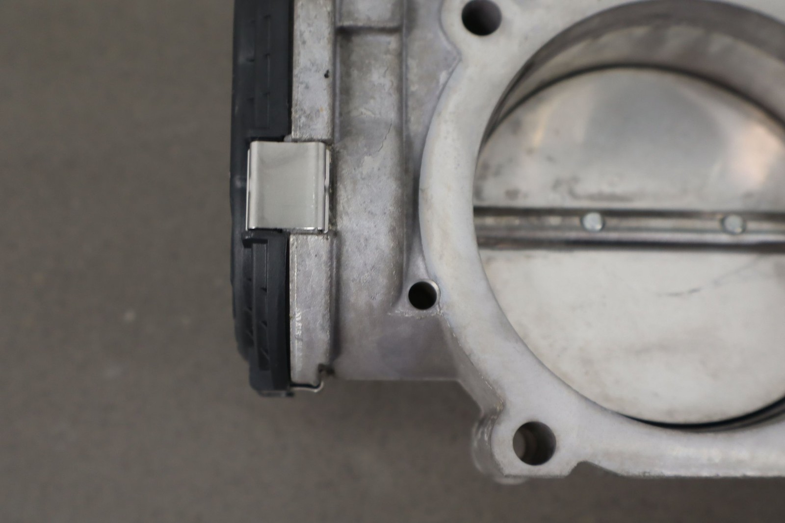 Maybach 57 2007 Throttle body