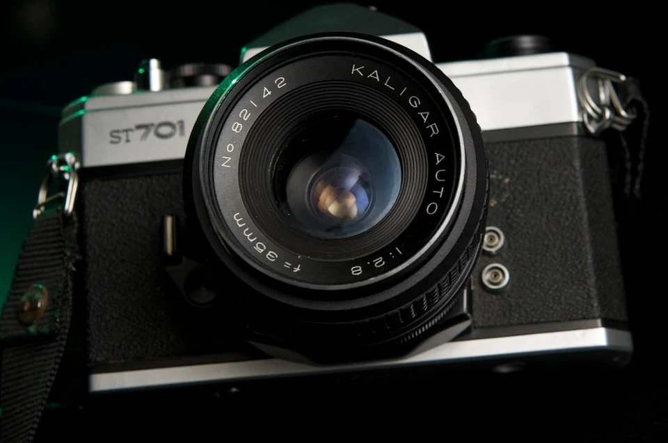 Cámara Fujica ST701 35 mm vintage con lente 1:2,8 35 mm negra y plateada SIN PROBAR Foto 2 de 4