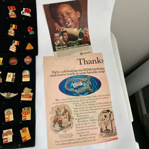 Lote 51 prendedores olímpicos de Coca-Cola de Estados Unidos y anuncio de revista de Coca-Cola vintage - Imagen 8 de 10