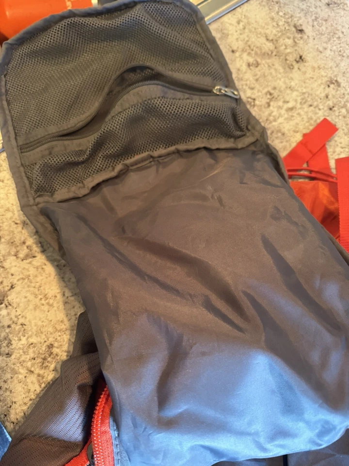 MOCHILA GRANDE OZARK TRAIL NARANJA Y GRIS Foto 4 de 4