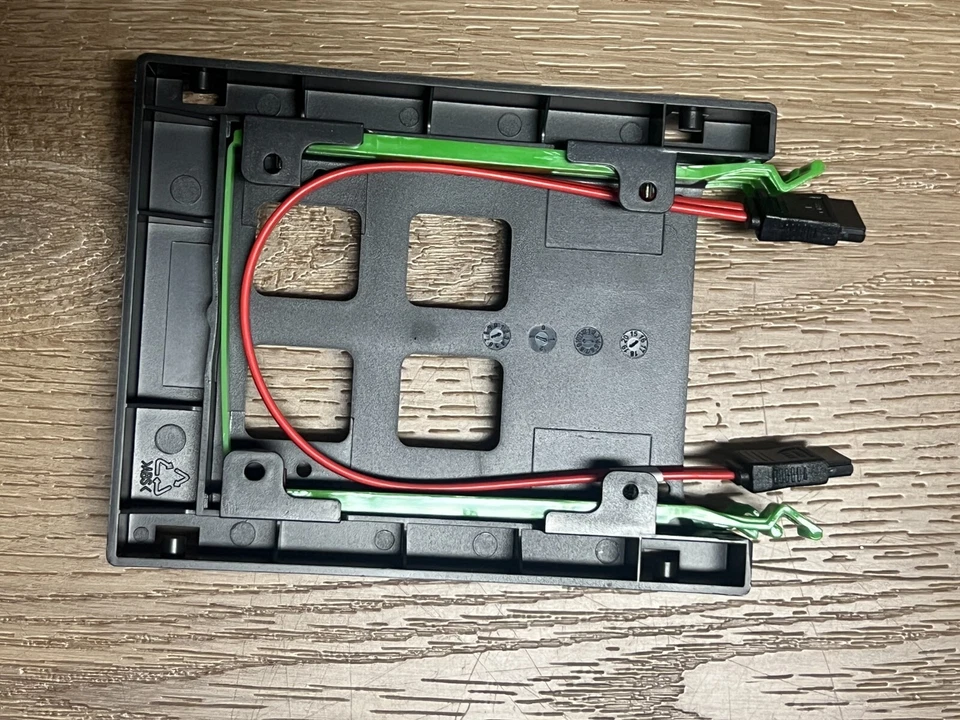 Bandeja Caddy Disco Duro Acer Veriton Desktop Verde 3.5" IB210UW00-600-G Foto 3 de 3