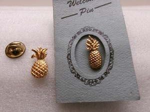 Vintage 2 Pineapple Welcome Pins Pinback Eurocraft Clutch Back NWT Gold Tone