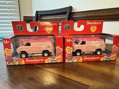 M2 Machines Chevy Truck 1/64 Square Body OBS Van Set Of Two Chase
