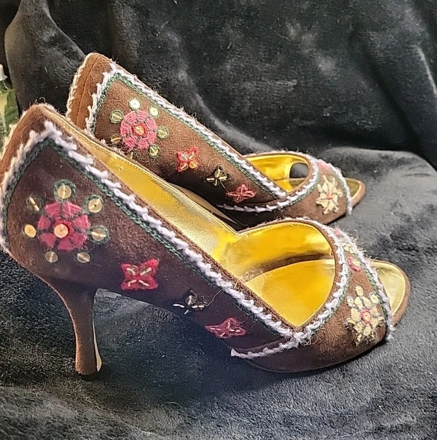 Tacones Kathy Van Zeeland Marrón Gamuza Adornados Peep Toe Talla EE. UU. 10 Foto 2 de 4