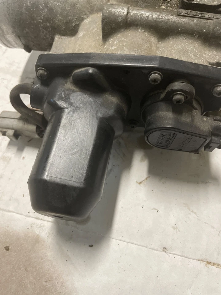 Cuerpo del acelerador de inyección de combustible Lexus GS300 IS300 2000-2004 22030-46210 OEM JDM Foto 3 de 4