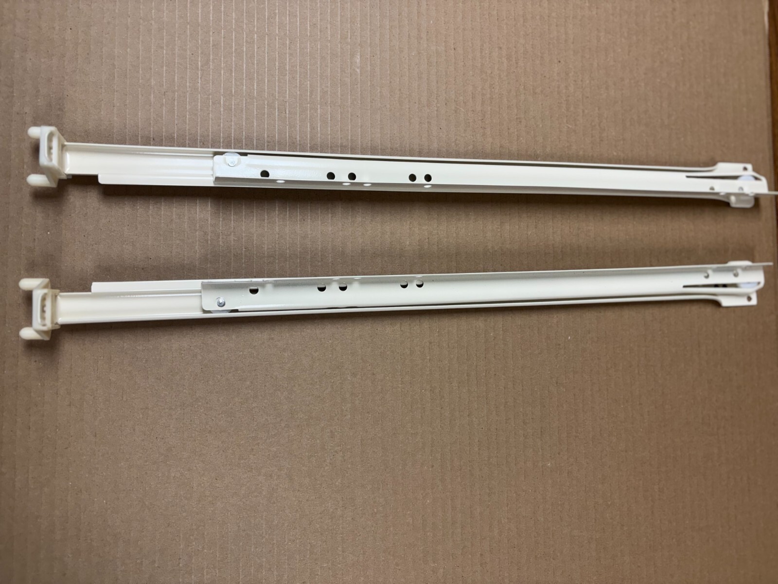 Drawer slides, 23 5/16" cabinet, beige, 3/4 ext, with P-bend 260 brackets
