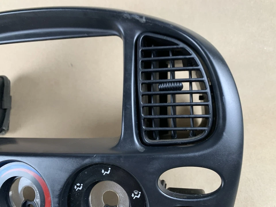 2000-2006 Toyota Sequoia Tundra painel central rádio controle climático moldura 4WD - Imagem 3 de 4